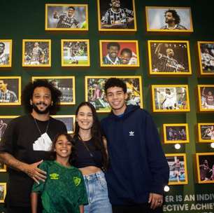 Marcelo visita museu do Fluminense com a família: 'Arrepiado'