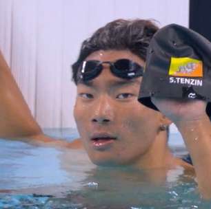 Sem ter piscina olímpica no país, nadador do Butão compete nos 100m na Olimpíada de Paris
