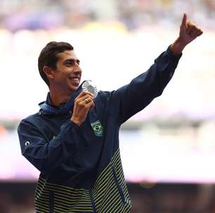 Jogos de Paris: Caio Bonfim recebe medalha um dia após vice na marcha atlética