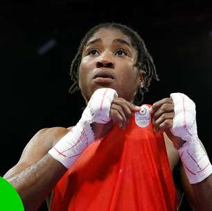 Pugilista camaronesa vence luta e garante primeira medalha da história