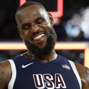 Olimpíadas 2024: LeBron James leva enterrada humilhante na final contra França; veja