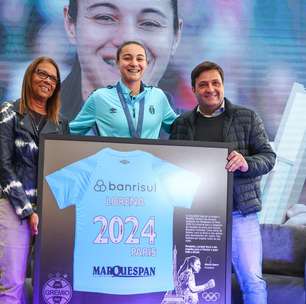 Grêmio homenageia goleira Lorena por prata nas Olimpíadas