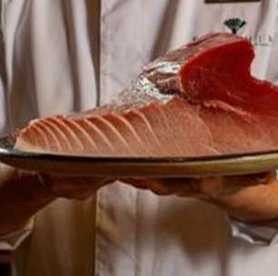 Saiba como é a abertura de um bluefin e onde comer os cortes mais nobres