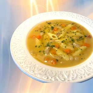 Sopa de feijão branco com legumes: como a vovó fazia