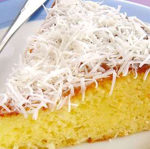 Bolo de leite condensado sem farinha feito com poucos ingredientes