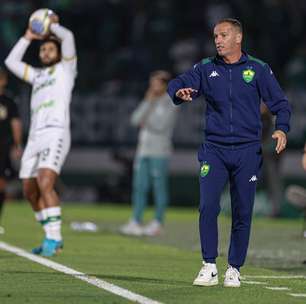 Cuiabá anuncia saída do técnico Petit