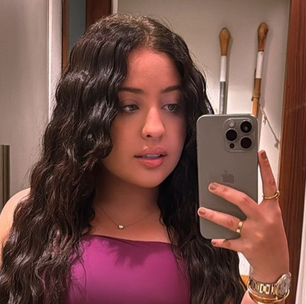 Mari Fernandez prepara surpresa romântica para namorada e faz declaração: "Meu coração está em suas mãos"