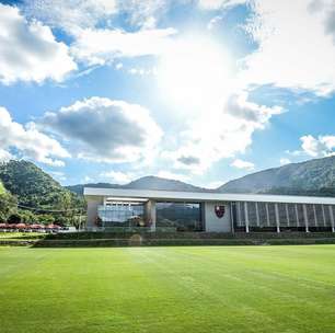 Reforços treinam no Ninho do Urubu, enquanto quase todo elenco do Flamengo folga