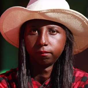 Com sucesso crescente, Menina da Bota tem música hackeada