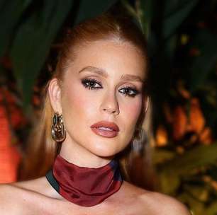 Truque fashion: Marina Ruy Barbosa usa fita estampada como colar