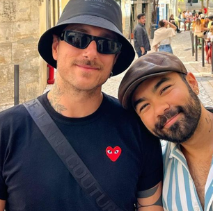 Mauro Sousa detalha relacionamento aberto com o marido e o fato de morarem em casas separadas