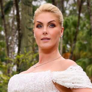 Ana Hickmann usa vestido com mais de 100 mil pérolas em noivado com Edu Guedes