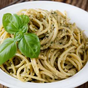 Macarrão ao molho pesto simples: o clássico italiano em 30 minutos