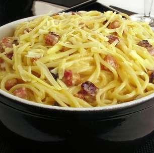 Macarrão à carbonara simples: aprenda a receita no estilo americano