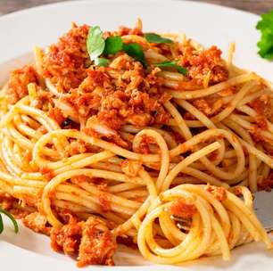 Espaguete com atum clássico, delicioso e fácil de fazer
