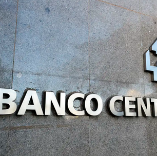 BC diz que tamanho e duração do ciclo de corte de juros dependerá de dados e prega política restritiva