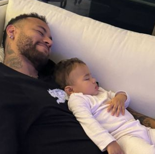 Neymar brinca com luta da filha contra o sono: 'Ela não se entrega'