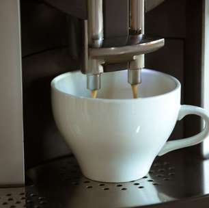 Há 2 anos comprei uma cafeteira automática, mas gostaria que alguém tivesse me dito que eu precisava desses 5 complementos