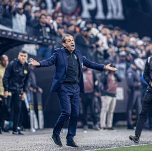 Fiel reprova atuação de jogadores e treinador se destaca como pior em eliminação do Corinthians