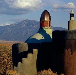 As casas feitas de lixo que dispensam ar-condicionado no deserto