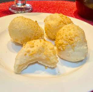 Pão de queijo 2 ingredientes: sem ovo e leite, fácil