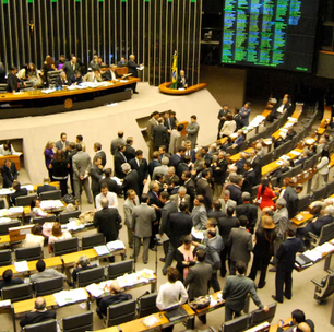 Quais foram os deputados eleitos prefeitos e quem vai ocupar as vagas em Brasília? Veja lista