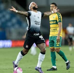 Memphis Depay comemora gol da vitória e elogia presente de torcedor 'Foi um presente lindo'