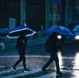 Defesa Civil monitora avanço de frente fria que deve trazer forte chuva para Porto Alegre