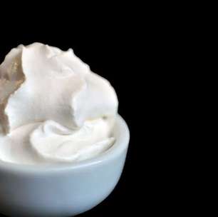 Como fazer chantilly com creme de leite: aprenda a versão caseira