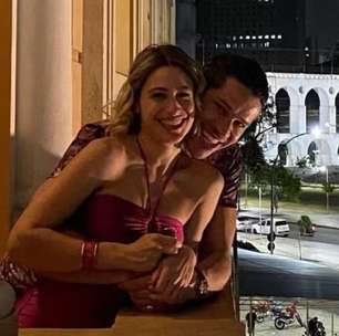 Luisa Arraes posta foto agarradinha com José Loreto em cena final de novela