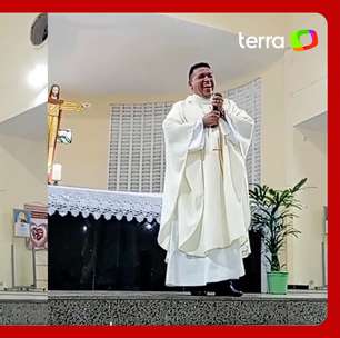 Padre viraliza ao ter crise de riso durante celebração de missa no Ceará