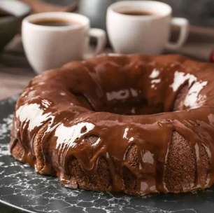 Bolo de chocolate com café: aprenda a fazer o doce fácil e fofinho