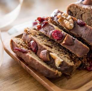 Bolo de uva-passa e castanha: um doce com gosto de Natal