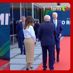 Biden quebra protocolo e usa elevador para não subir rampa em chegada ao G20