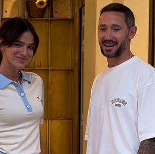 Bruna Marquezine segue tenniscore e grava com chef Grolet