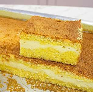 Bolo de fubá cremoso da roça perfeito para comer com um cafezinho