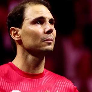 Nadal se emociona em despedida das quadras