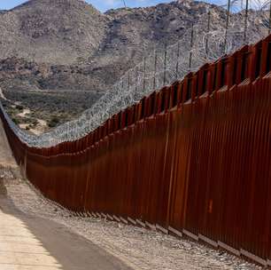 Imigrantes mexicanos seguem rumo à fronteira dos EUA antes da posse de Trump