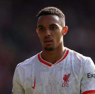 Liverpool faz oferta histórica para renovar com Alexander-Arnold