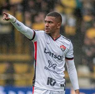 Lateral do Vitória, Lucas Esteves celebra boa fase e revela: "Procurei abrir mão de certas coisas"