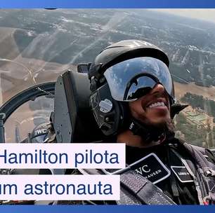 Lewis Hamilton se diverte pilotando caça de treino para astronautas