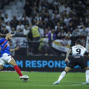 Com show de Memphis Depay, Corinthians vence o Bahia em duelo direto no Brasileirão