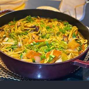 Yakisoba: receita oriental, rápida, com frango e vegetais