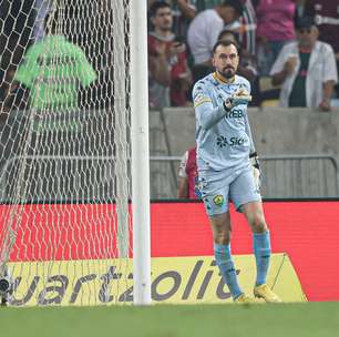 Em sua possível despedida do Cuiabá, Walter foi protagonista no jogo, mas não evitou derrota