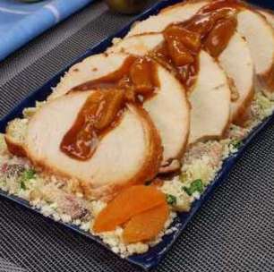 Peito de chester com damasco: teste a receita agridoce