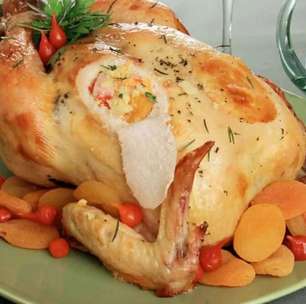 Peru com farofa de damasco: um prato principal de dar água na boca