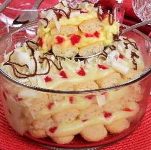 Pavê de chocolate branco e cereja: deixe a mesa mais gostosa e bonita