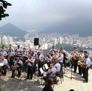 Banda da PMERJ encanta público no Natal do Madureira Shoppin