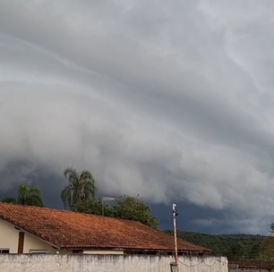 Nuvem gigante antes de temporal impressiona moradores de São Paulo; vídeo