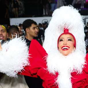 Ho-ho-ho no samba! Sabrina Sato surge com roupa extravagante de Mamãe Noelbet365 palpites para hojeensaio de carnaval. Fotos!